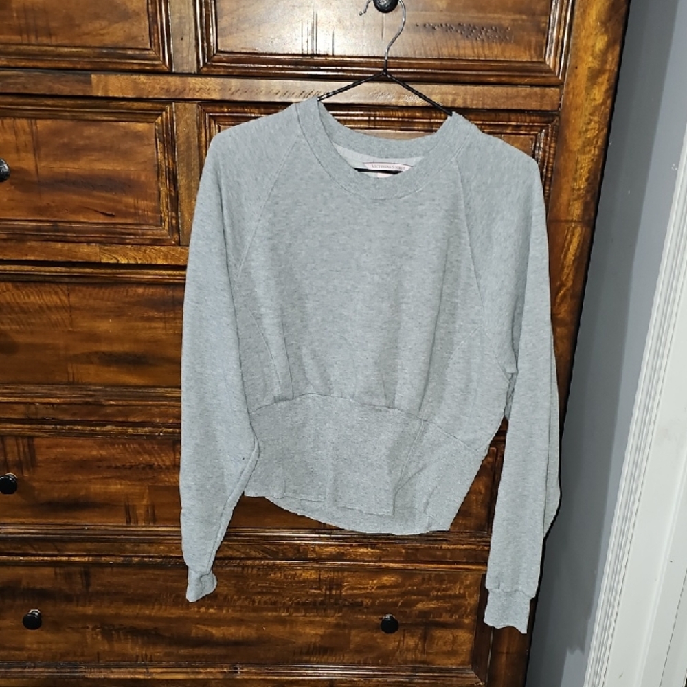 Victoria's Secret Womens Sz Large Gray Light Weight Sweatshirt. Fitted